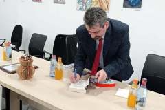 Lansare de carte: autor Dan Bițuică